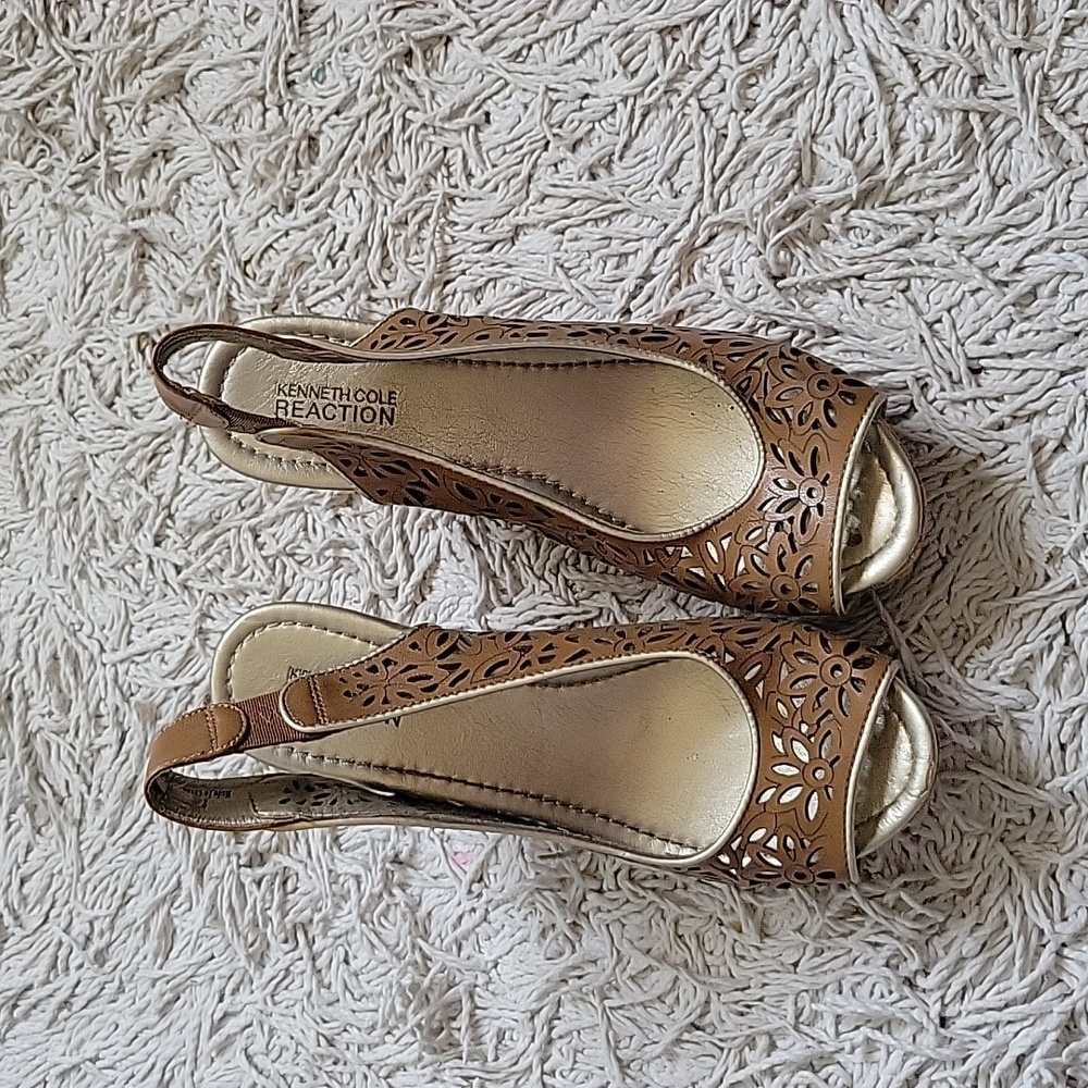 Kenneth Cole Wedge - Picture 2 of 5
